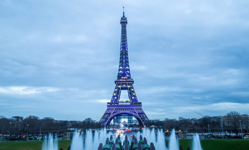 Ilustrasi Menara Eiffel di Paris (Source by Ancapital on Envanto)